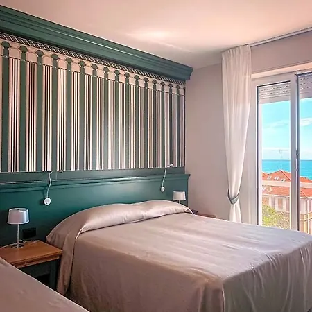 Mh Hotel
