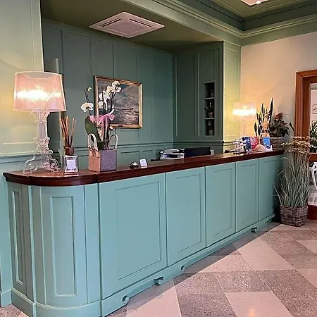 Mh Hotel