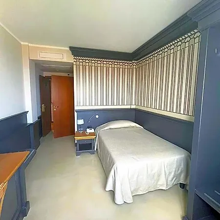Mh Hotel