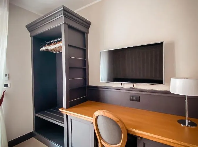 Mh Отель Варацце